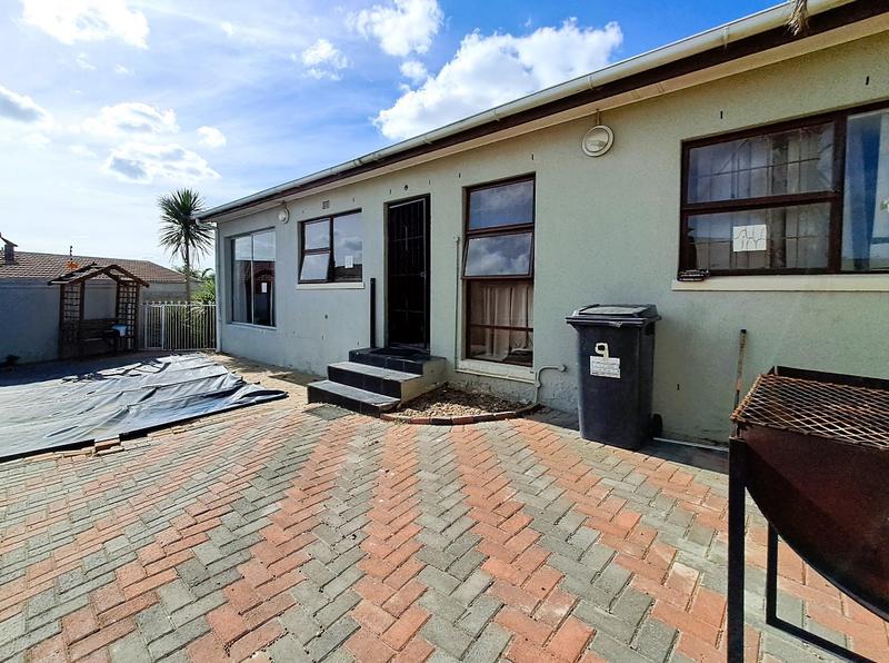 4 Bedroom Property for Sale in Protea Village Western Cape